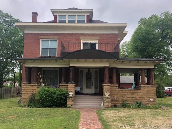 302 S McQuarrie Ave, Wagoner, OK 74467