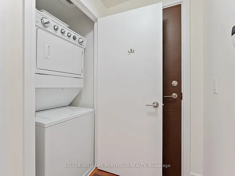 35 Brian Peck Cres #910 — Photo 26