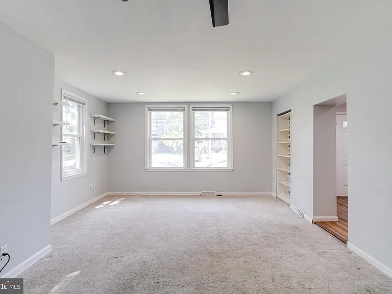905 Regester Ave — Photo 15