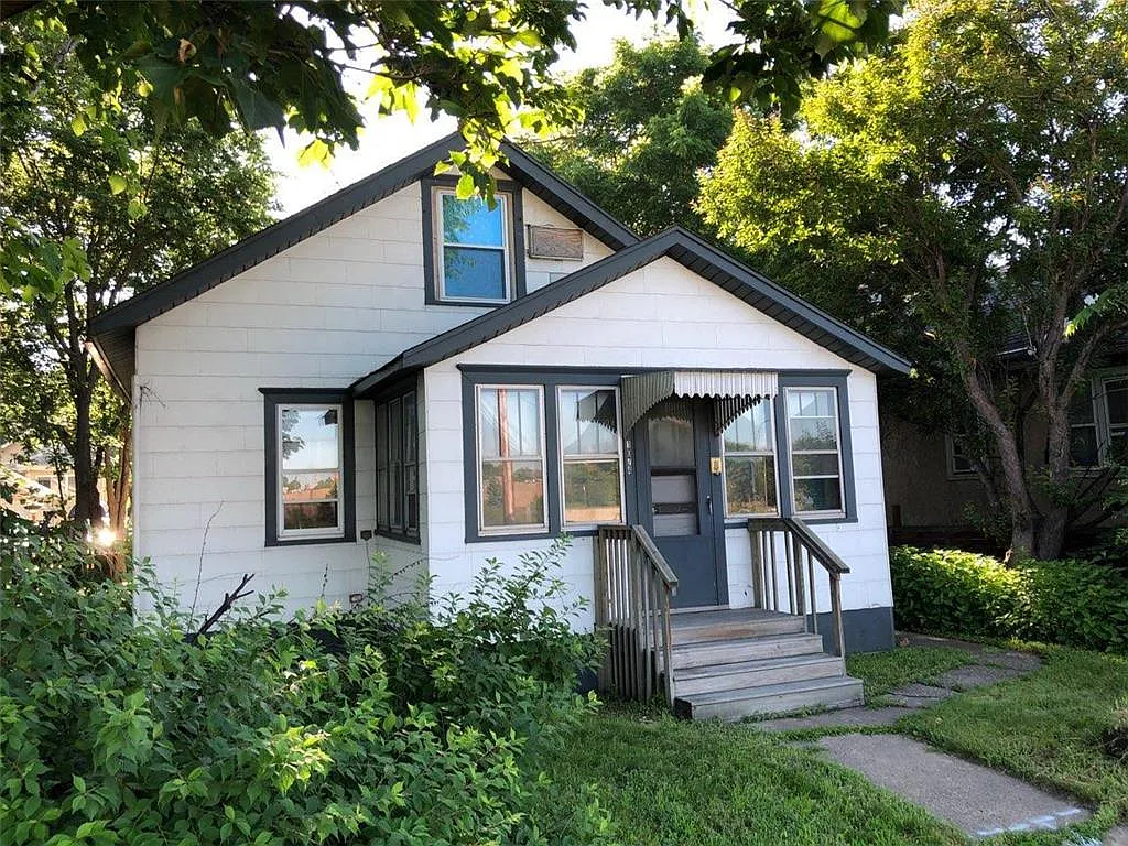 4 bed, $2,200 — Photo 2
