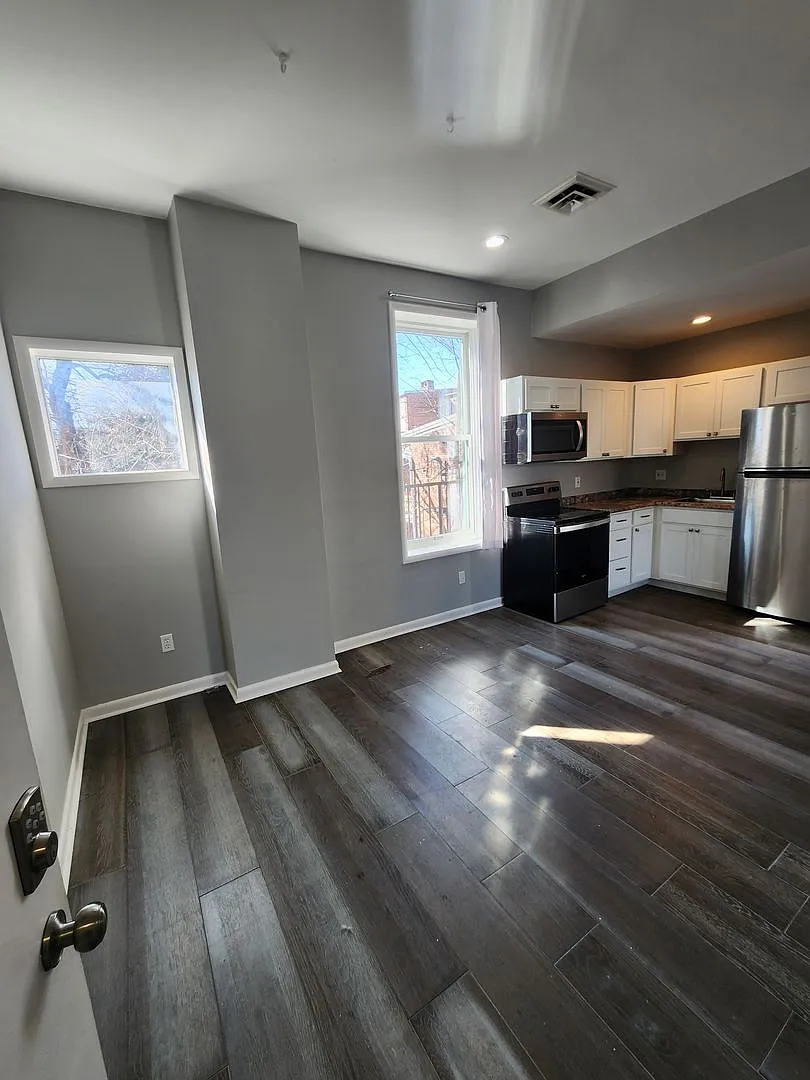 265 Boas Street — Photo 3