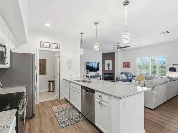 900 S CANAL Drive #211, Chandler, AZ 85225