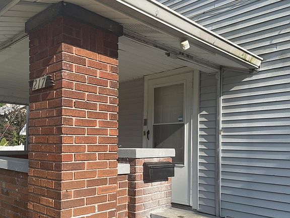 3rd image of 217 W 43rd St