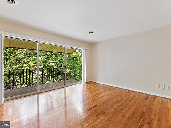 5th image of 1805 William St Unit 207B