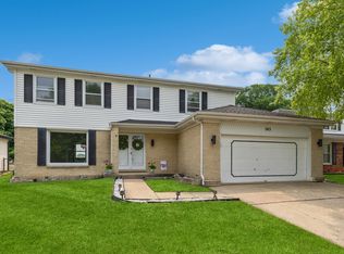 743 Longtree Dr, Wheeling, IL 60090