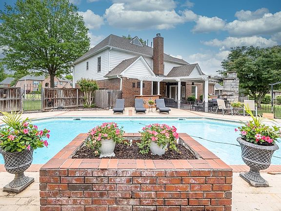 4th image of 639 Antebellum Way