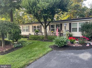 422 Maple Ave, Manheim, PA 17545