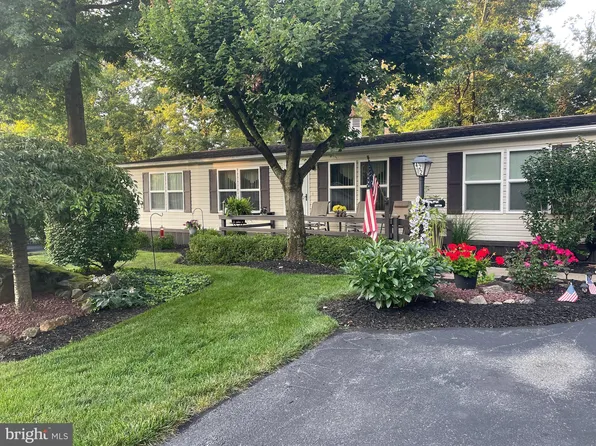 422 Maple Ave, Manheim, PA 17545