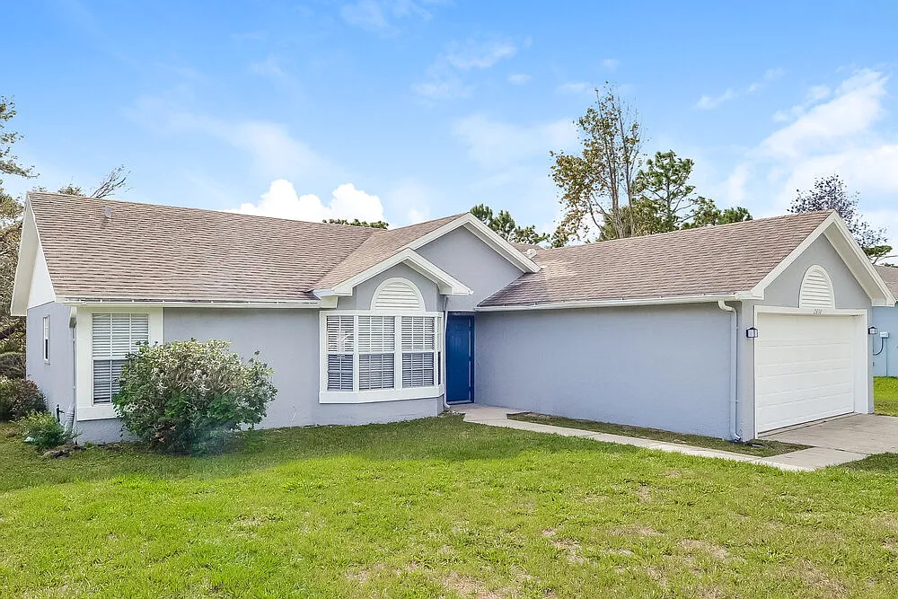 3 bed, 2.0 bath, 1379 sqft, $2,030 — Photo 3
