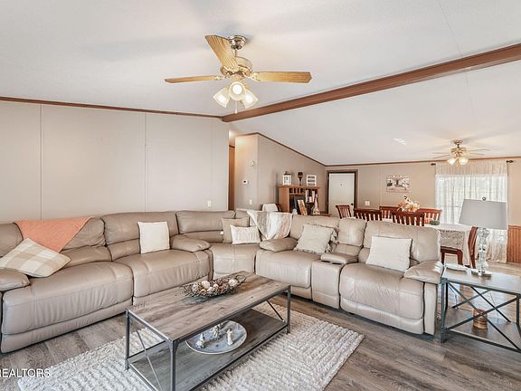 5th image of 118 Woods Dr