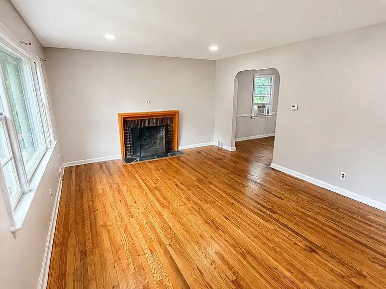 22 Springbrook Rd — Photo 2