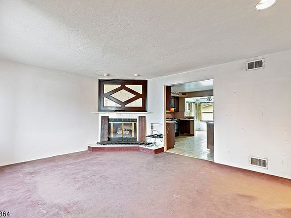 3rd image of 886 Maurice Ave