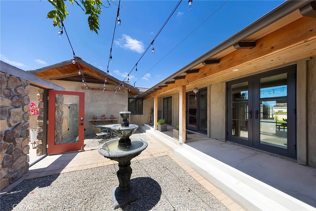 Building Photo - 2181 Mesa Dr