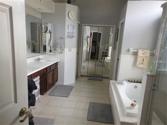 4th image of 9427 Bluebird Dr