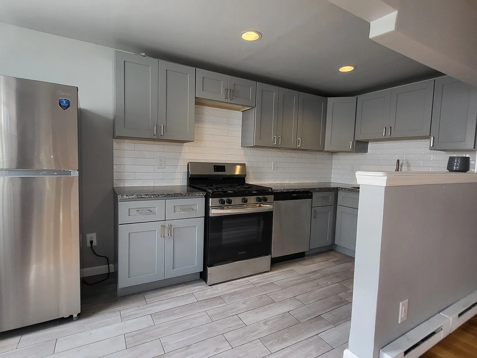 3 bed, 1.5 bath, 1120 sqft, $2,300 — Photo 3