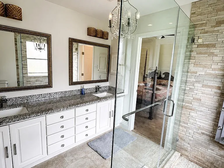2450 Parkwood Ln — Photo 9