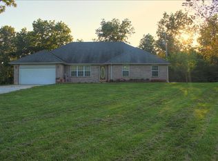 233 River Oaks Dr, Nixa, MO 65714