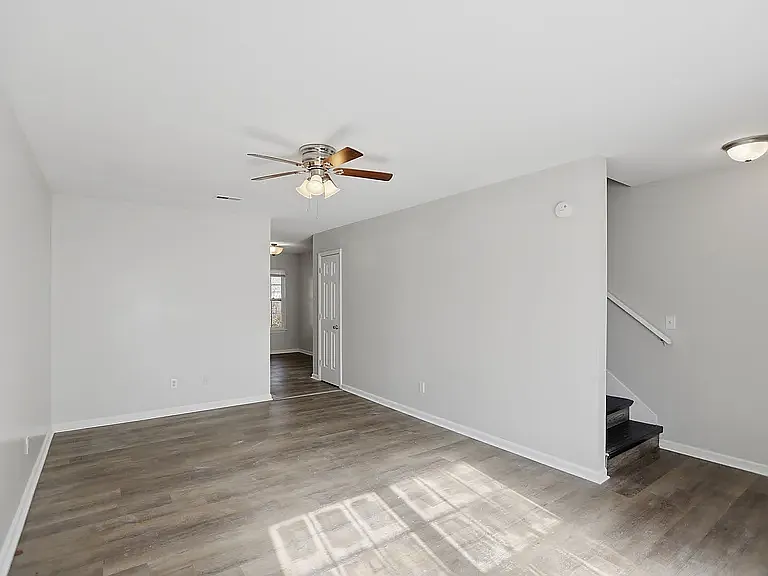 2 bed, 1.5 bath, 1104 sqft, $1,550 — Photo 4