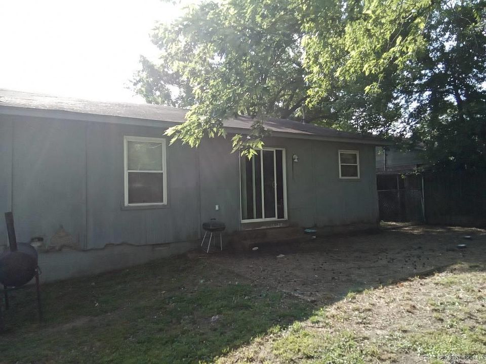 2nd image of 609 Newcastle Dr