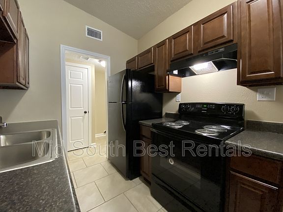 3rd image of 4812 Lynn Ln