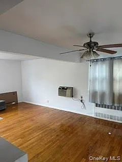 3 bed, 1.0 bath, 850 sqft, $3,400 — Photo 2
