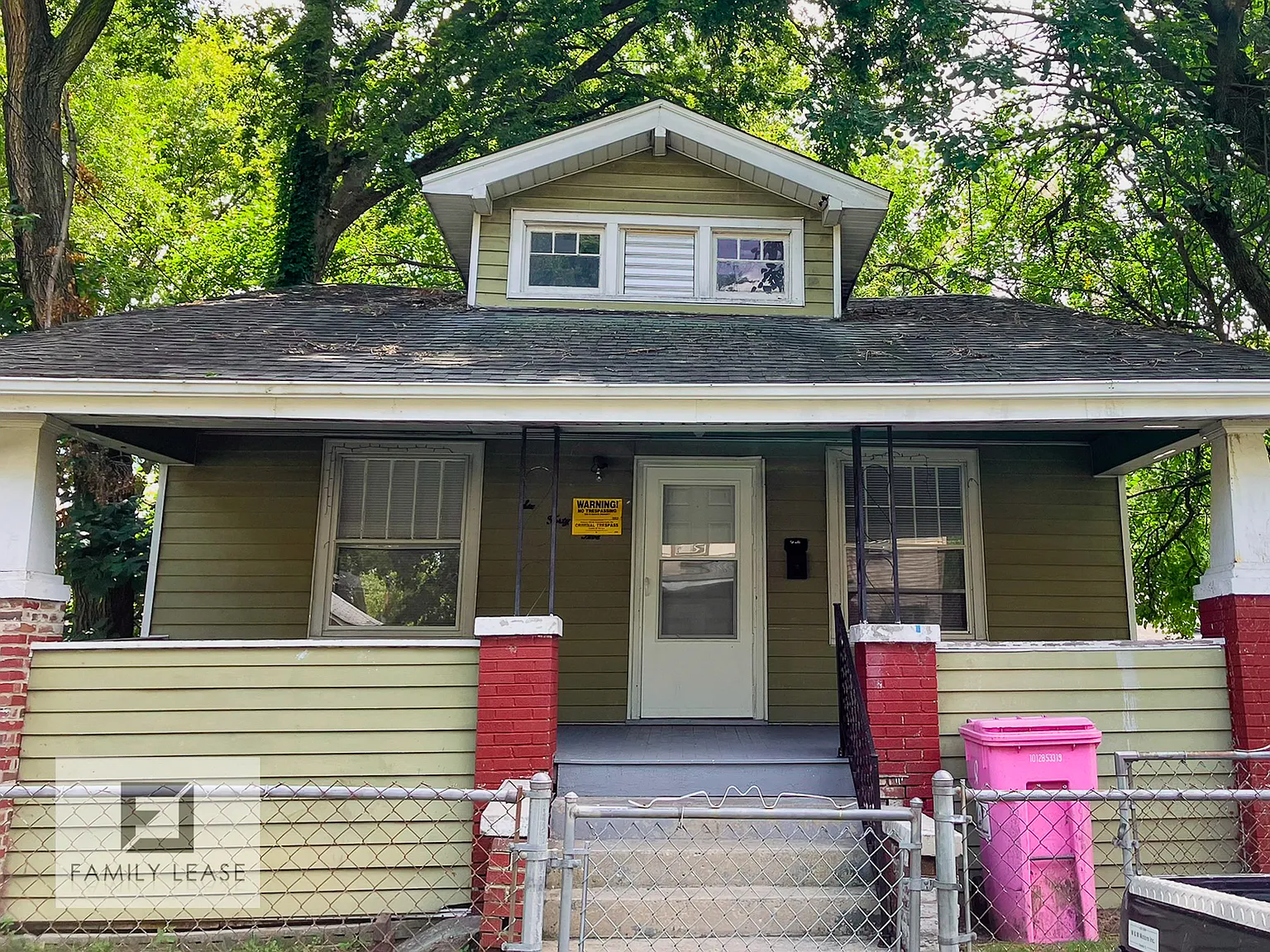 645 W Elm St photo 1