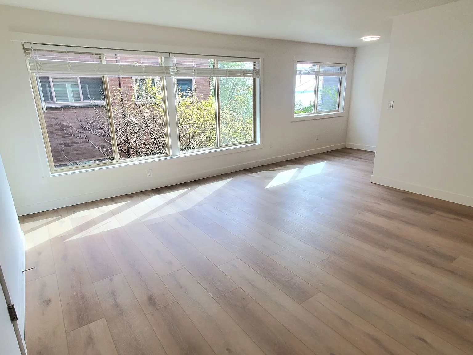 Royal Anne Apartments — Photo 4