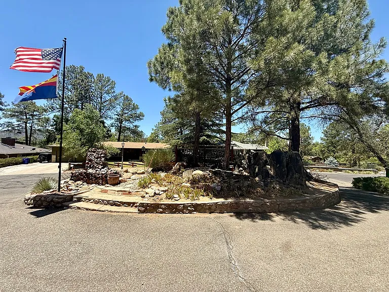 515 Sierra Prieta Dr — Photo 2