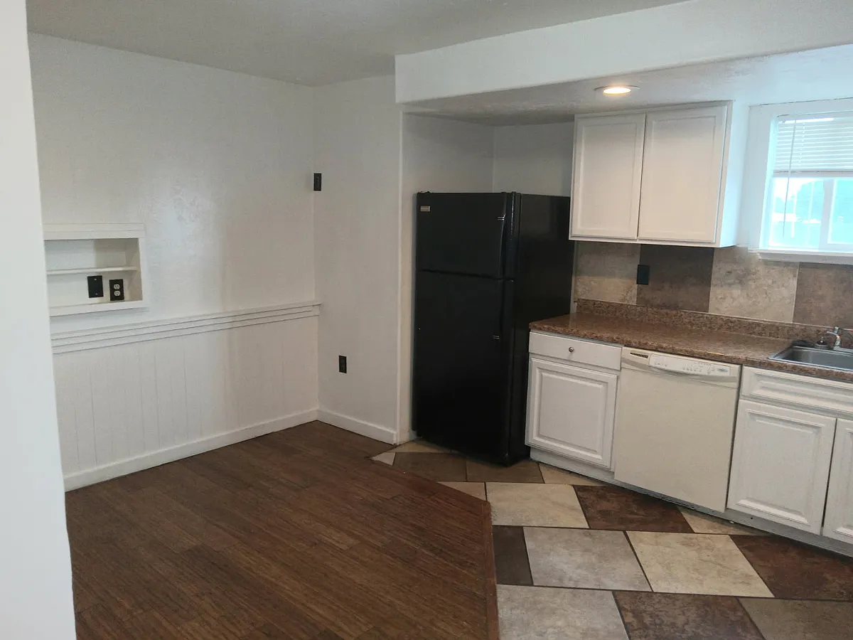 Building Photo - 260 W Antelope Dr #24