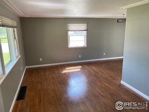 5th image of 801 Elwood St