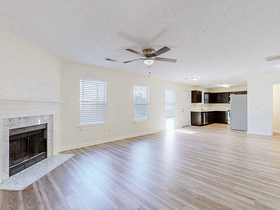 3rd image of 2131 Carlton Ln