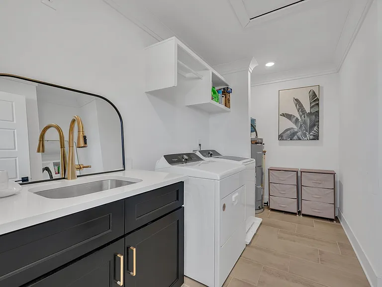 611B James Ave — Photo 34