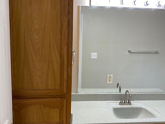 4th image of 2300 N 13th St APT 4