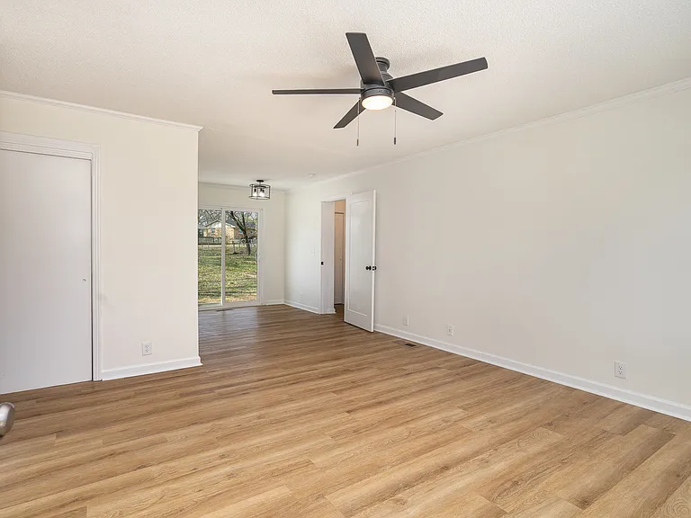122 Brookside Dr — Photo 3