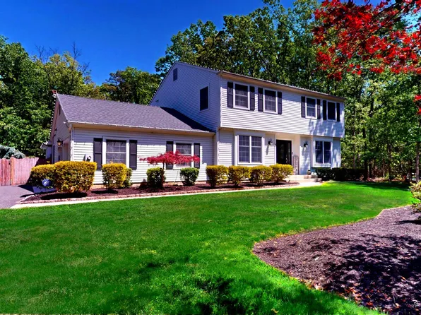 3 Colonial Ct, Medford, NJ 08055