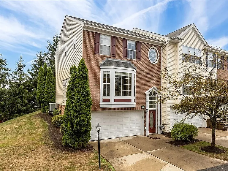 10528 Forest Hill Dr — Photo 3