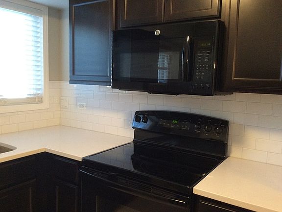 5th image of 7 Garden Dr APT 1