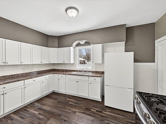 3rd image of 951 6th St