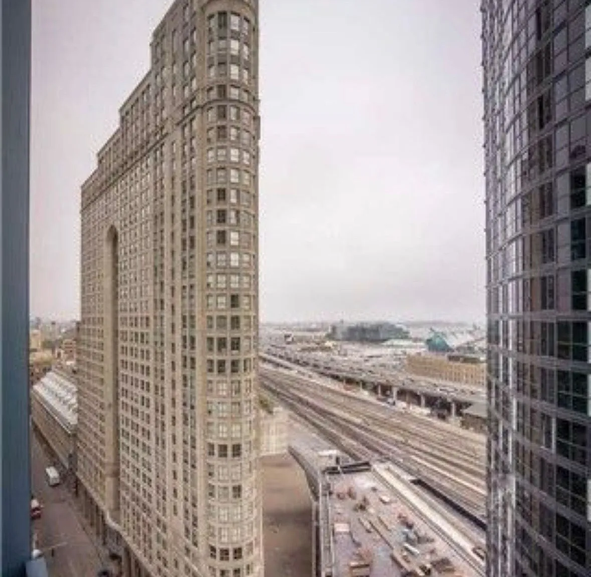 L Tower — Photo 3