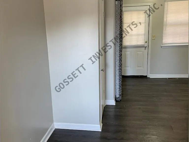 Mason Court Apartments — Photo 7