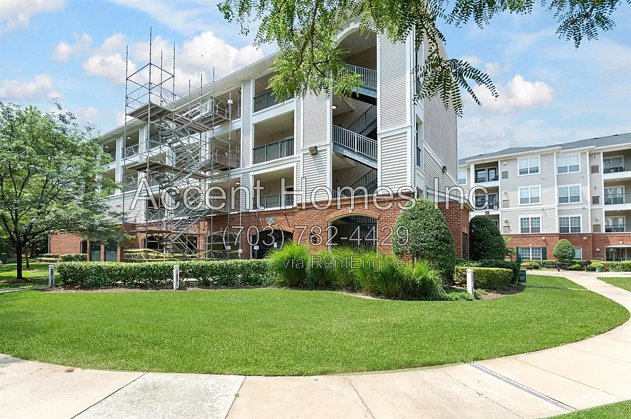1 bed, 1.0 bath, 829 sqft, $2,200 — Photo 3