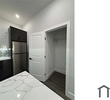 2 bed, 750 sqft, $1,660 — Photo 3