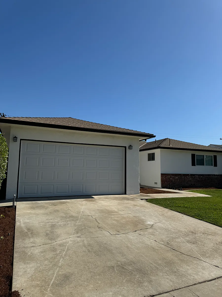 Building Photo - 777 E Dovewood Ln