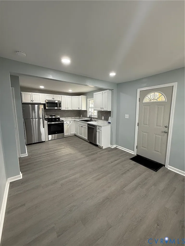 3 bed, 1.0 bath, 640 sqft, $1,500 — Photo 2