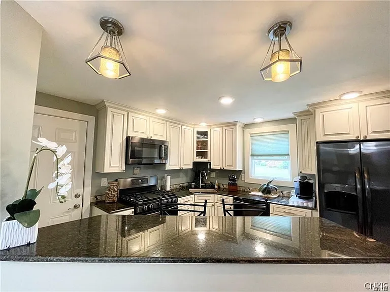 8423 Bubbling Springs Dr — Photo 7