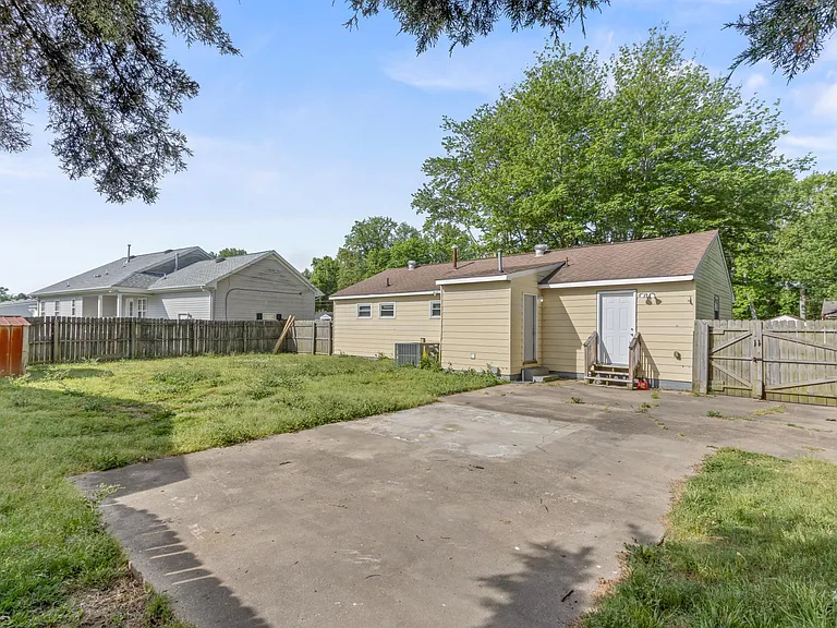 2124 Jeffrey Dr — Photo 20