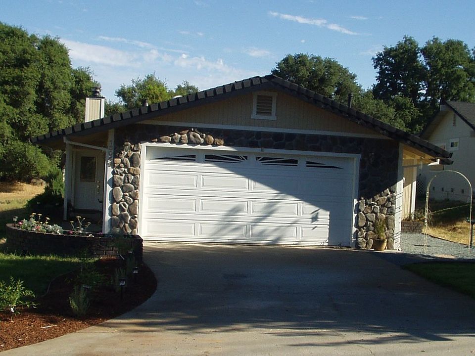 1st image of 18049 Fair Oaks Dr
