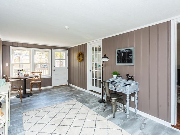 3rd image of 9572 Cantwell Dr