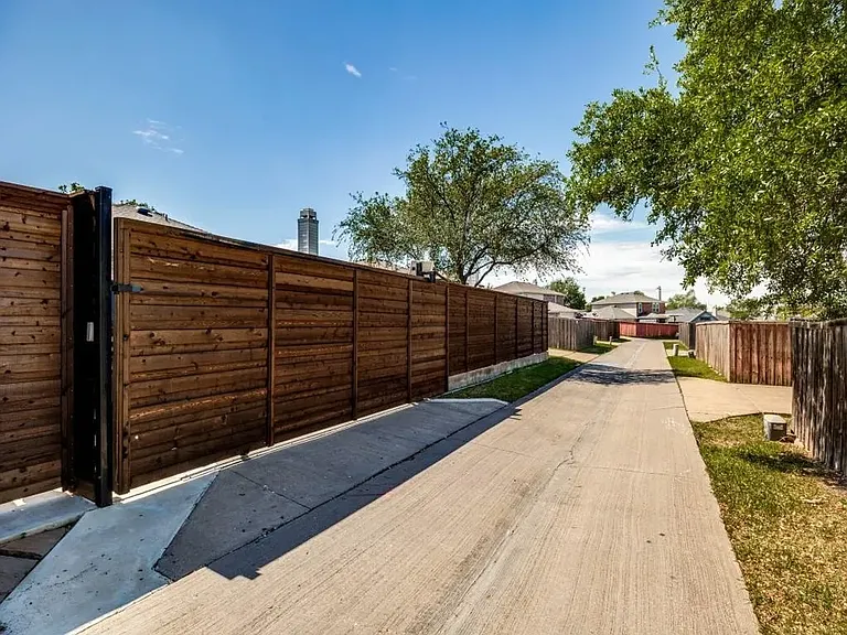 Lochspring Dr — Photo 24