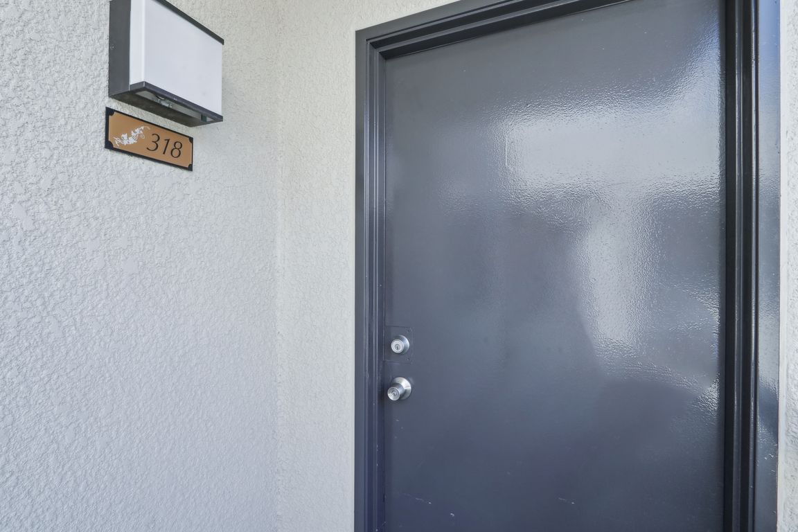 Canoga Ave 318-26032025-001.jpg